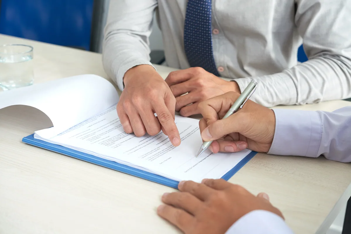 Handing the work permit back to the issuing authority in Vietnam